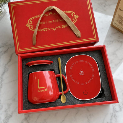 Cozy Mug red gift box with mug, warmer, lid and spoon